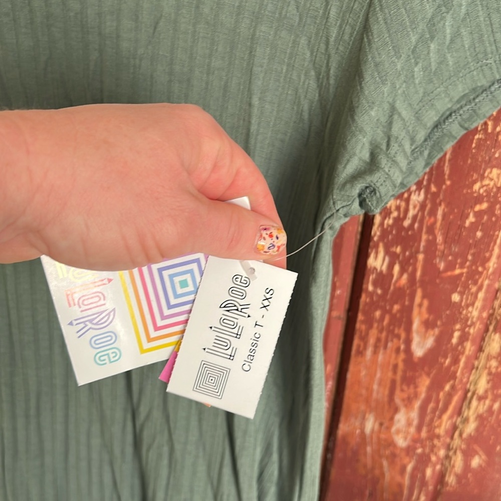 Super soft NWT Lularoe Classic Tee, XXS